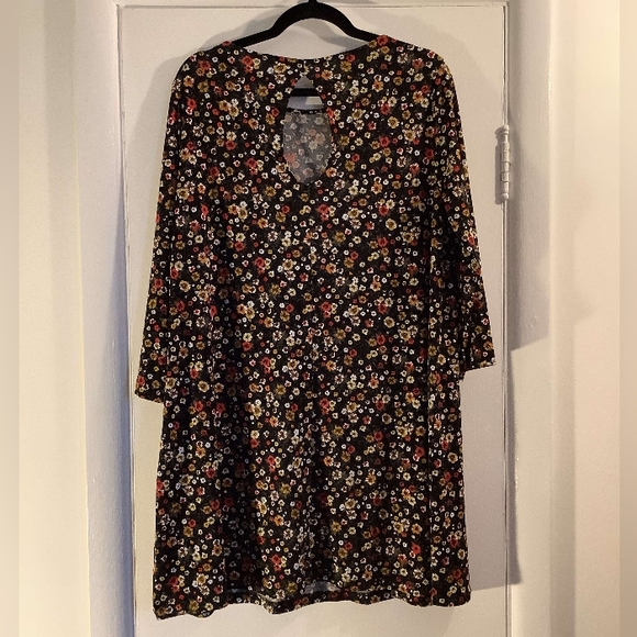 XL dress black flower patern fall outfit - Picture 3 of 6